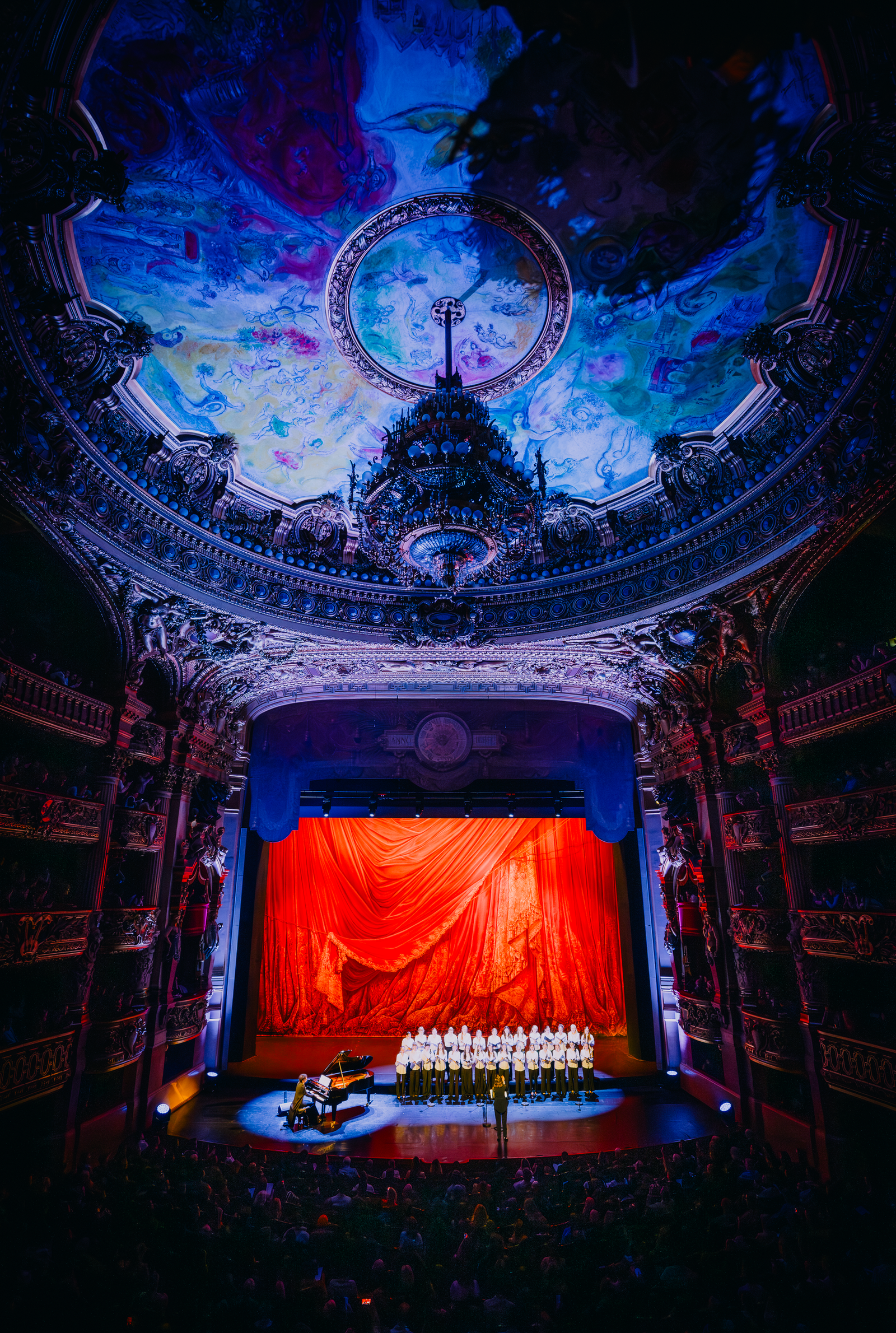 Concert de Sofiane Pamart à l’Opéra Garnier de Paris, sous le plafond de Chagall