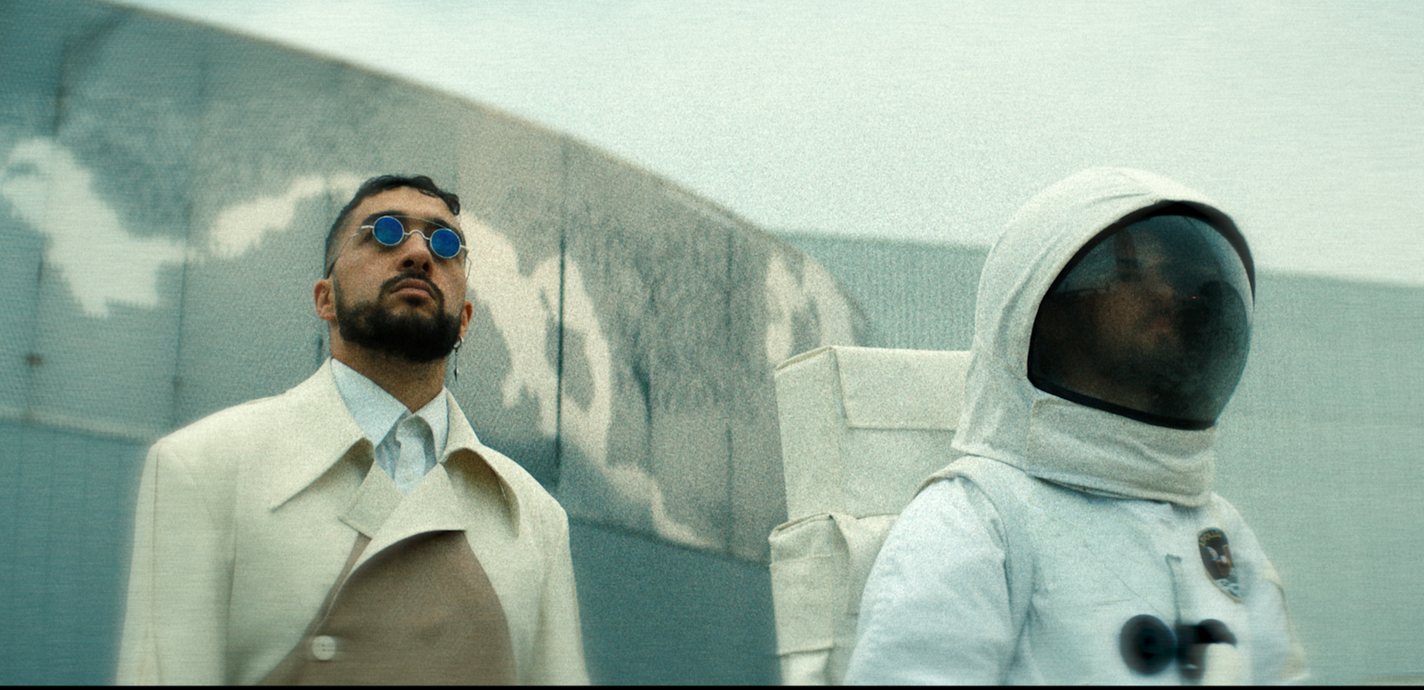Sofiane Pamart avec Lonepsi en combinaison spatiale
