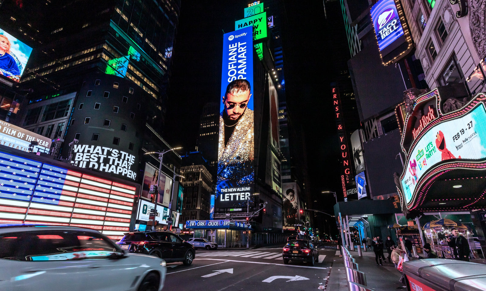 Sofiane Pamart sur un écran géant à Times Square, New York